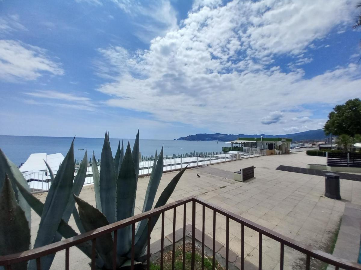 Sweet Sea View Appartement Savona Buitenkant foto